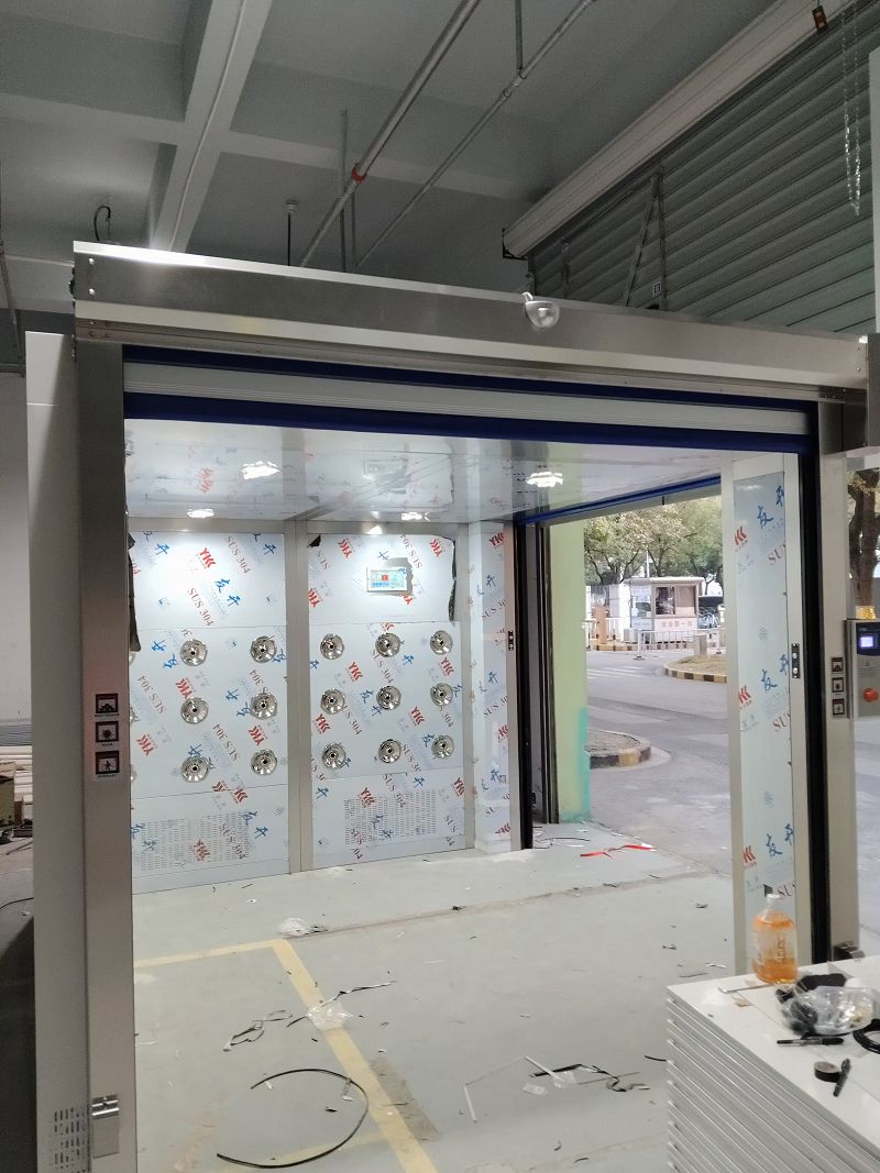 Corner Cargo Shower Room